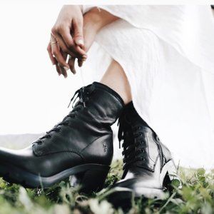 $429 Frye Karen Lace Up Distressed Black Leather Combat Chunky Heel Ankle Boot